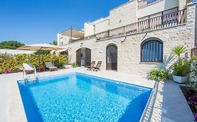 Melody M Apartment With Private Pool