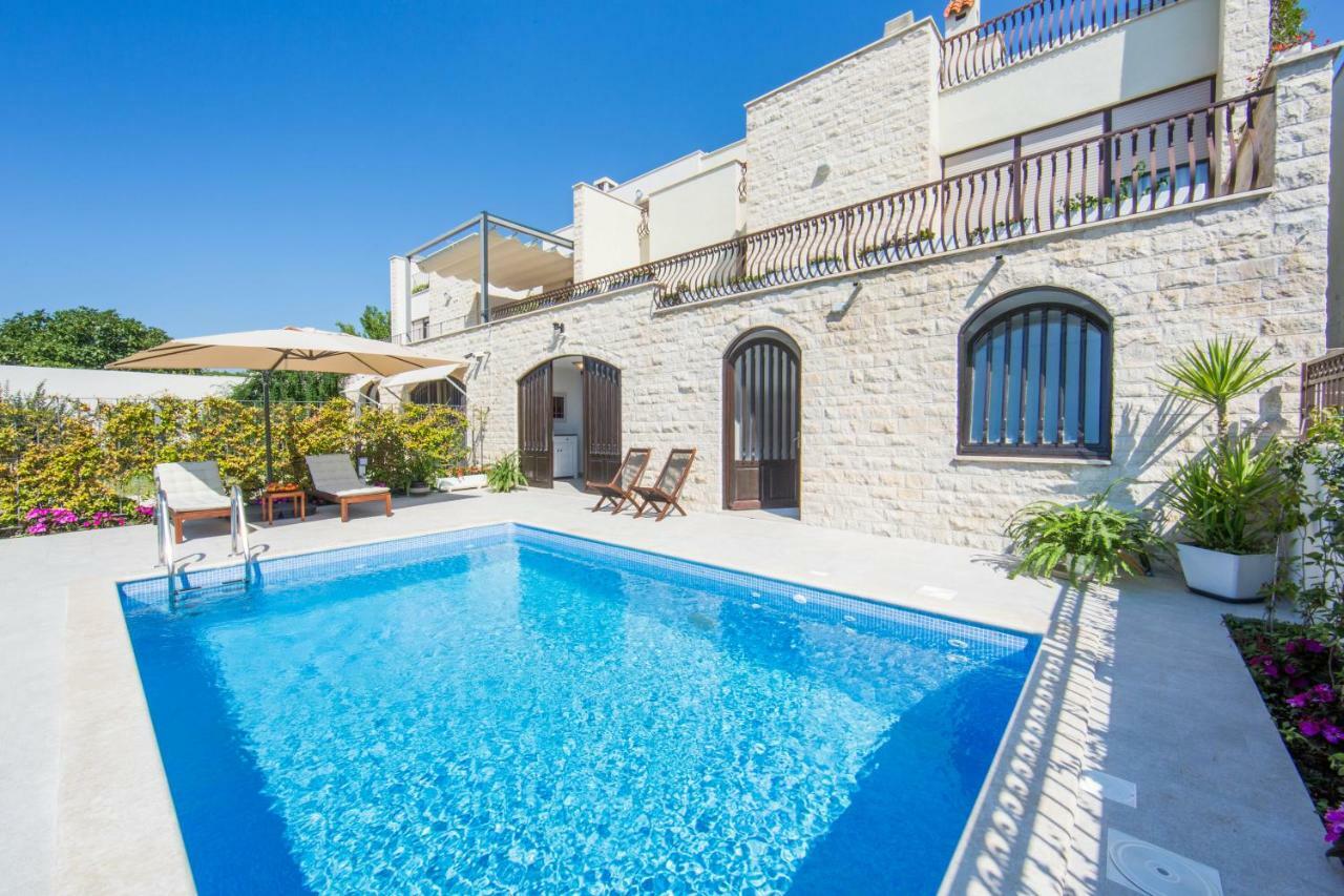 Melody M Apartment With Private Pool Split Buitenkant foto